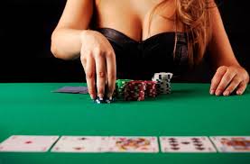 croupière casino cartes jetons jeu de table